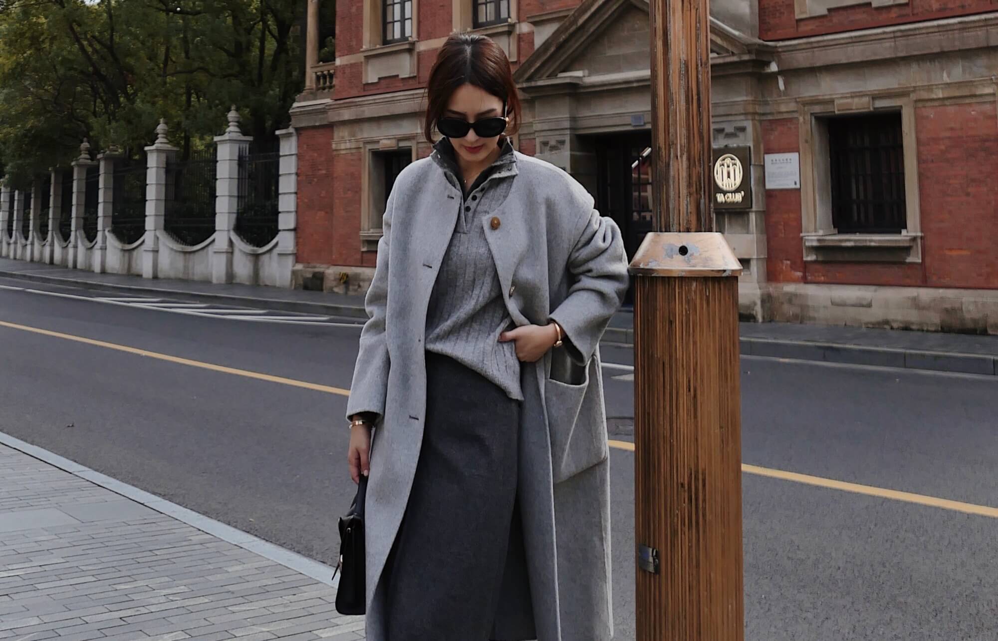 lookbook showcase 69169eeb08c3a9d24245502a-1